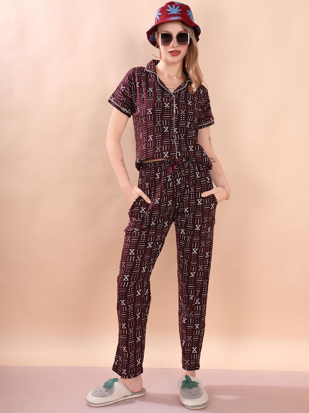 

FOMTI Women Geometric Printed Night suit, Maroon