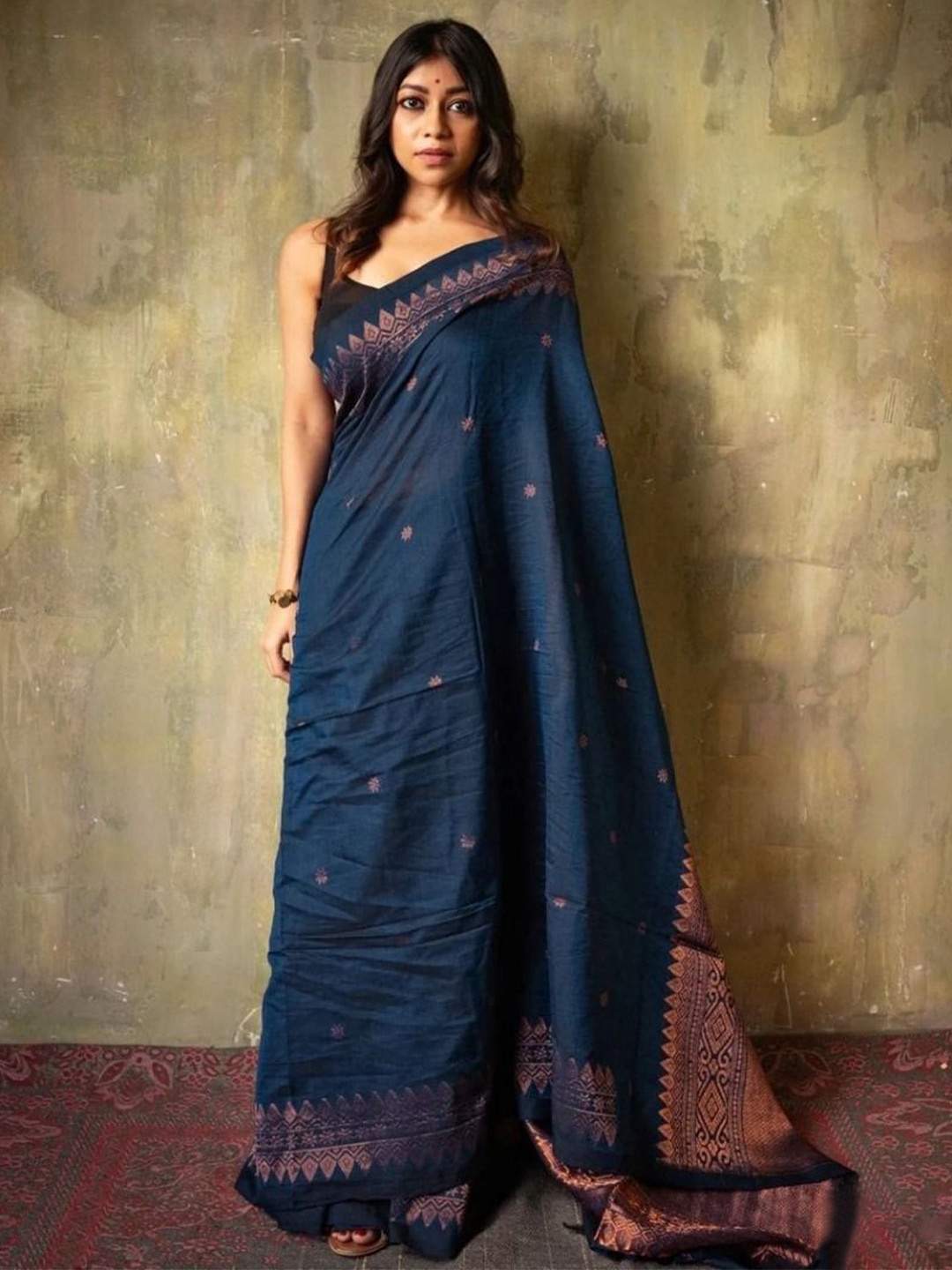 

revika Woven Design Zari Pure Silk Kanjeevaram Saree, Blue
