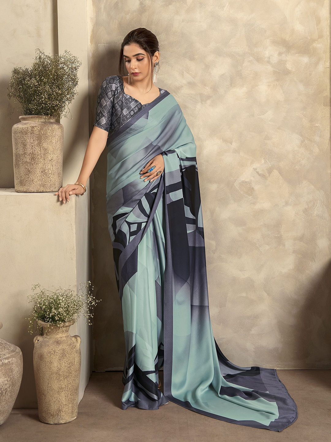 

DIVASTRI Abstract Printed Designer Saree, Grey