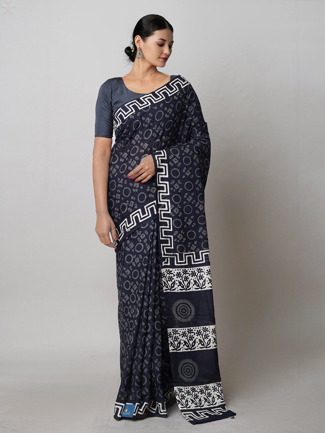 

Unnati Silks Geometric Pure Cotton Handloom Block Print Saree, Black