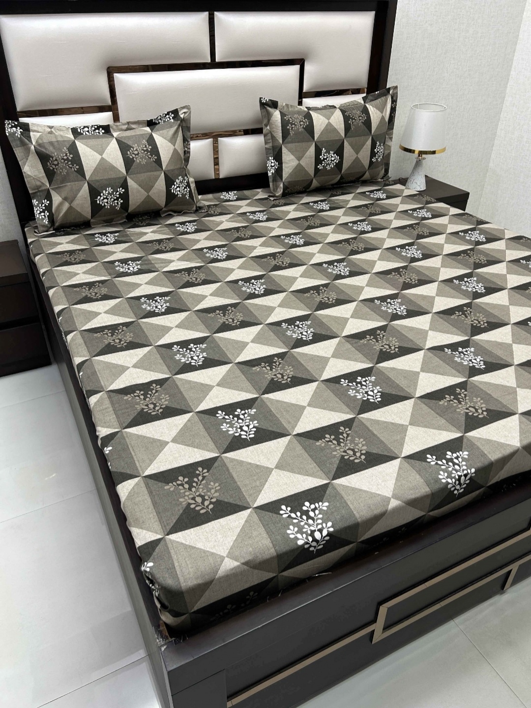 

Pure Decor Velar Sib Brown Printed Pure Cotton 240 TC King Bedsheet With 2 Pillow Covers