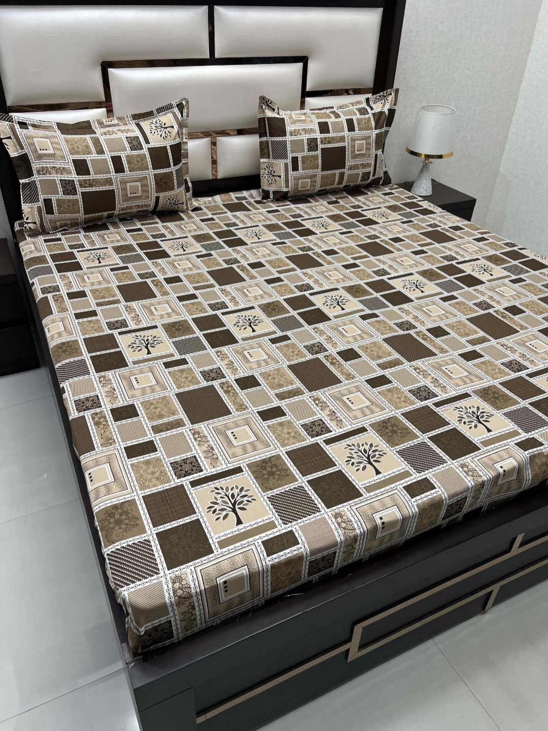 

Pure Decor Brown Printed 260 TC Pure Cotton Super King Bedsheet & 2 Pillow Covers