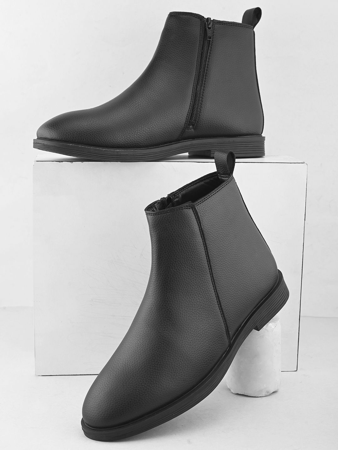 

The Roadster Lifestyle Co Men Casual Zipper Boots, Black