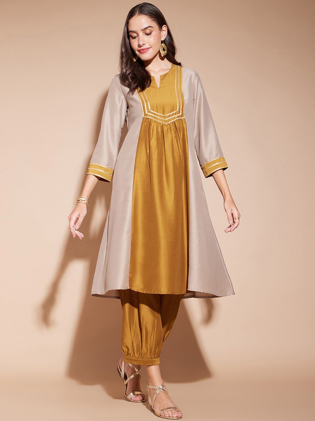 

Pink Fort Colourblocked A-Line Gotta Patti Kurta with Trousers, Grey