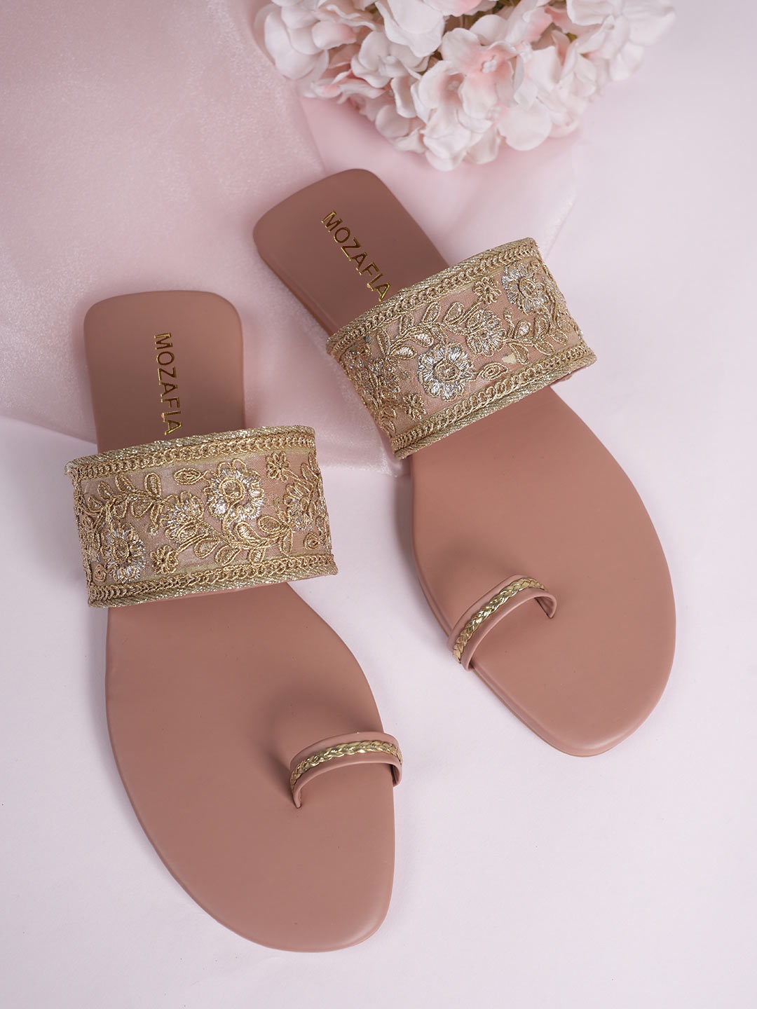 

MOZAFIA Women Ethnic Embellished One Toe Flats, Pink