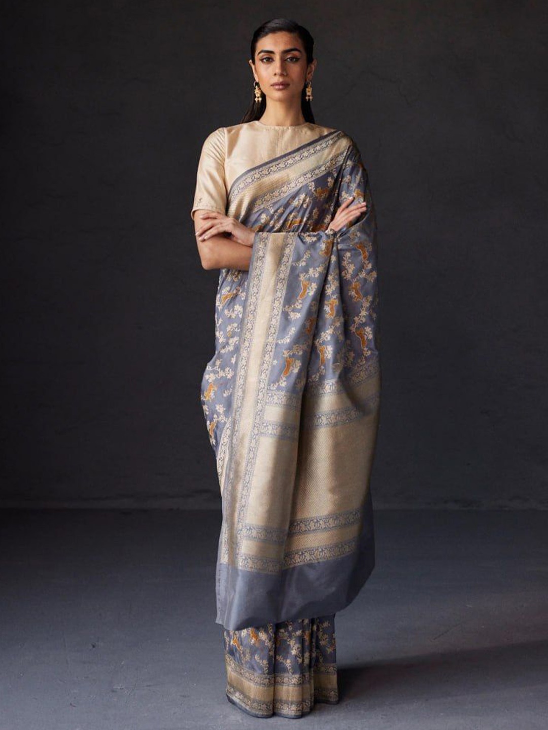

revika Woven Design Zari Pure Silk Kanjeevaram Saree, Grey