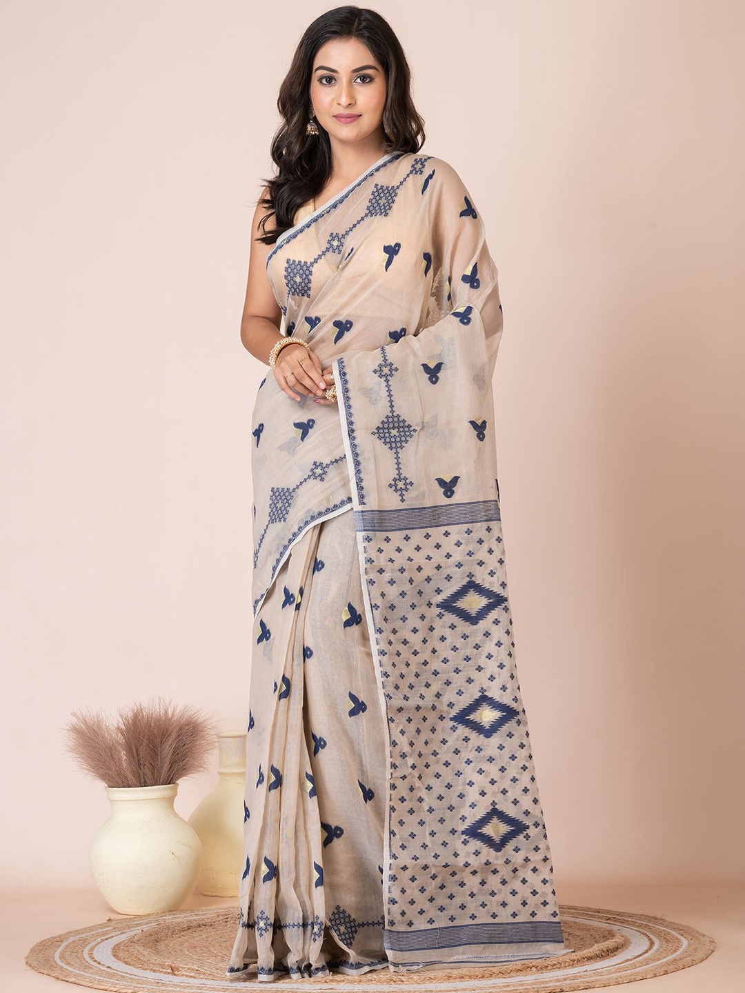 

HOUSE OF ARLI Woven Design Pure Cotton Jamdani Saree, Beige