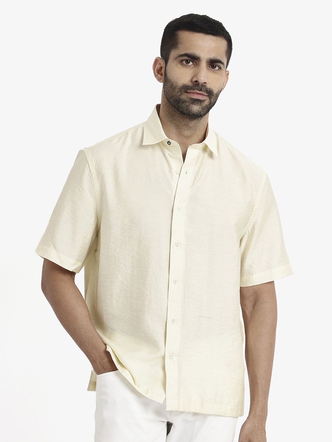 

RARE RABBIT Men Comfort Spread Collar Solid Casual Shirt, White