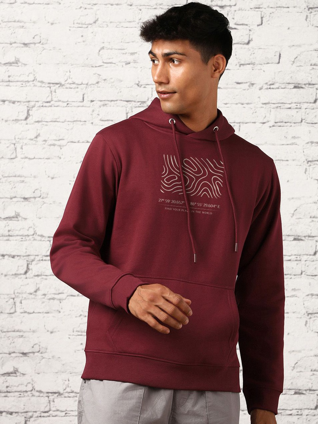 

NOBERO Men Printed Hooded Sweatshirt, Maroon