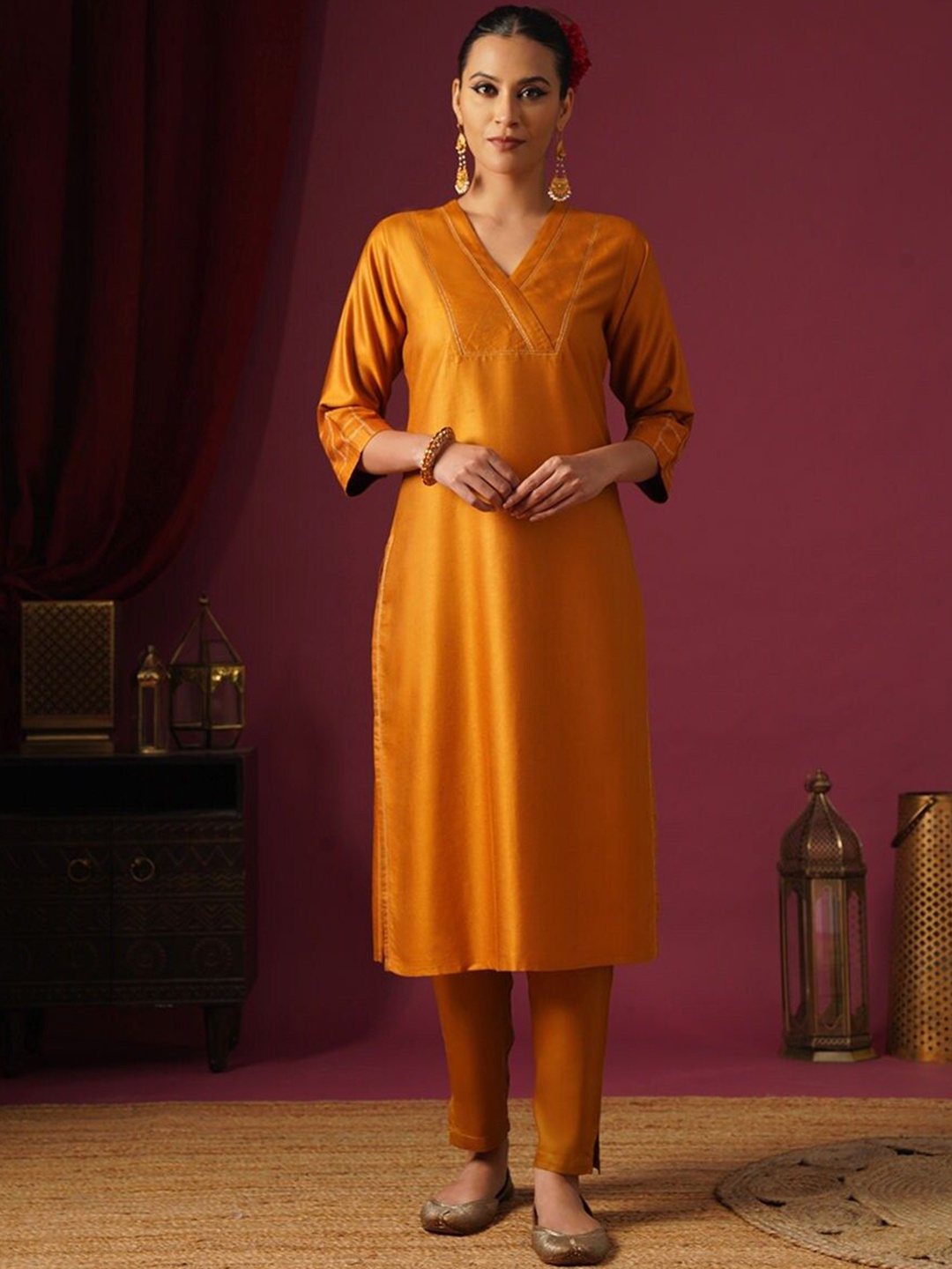 

JAYPORE V-Neck Straight Kurta, Mustard