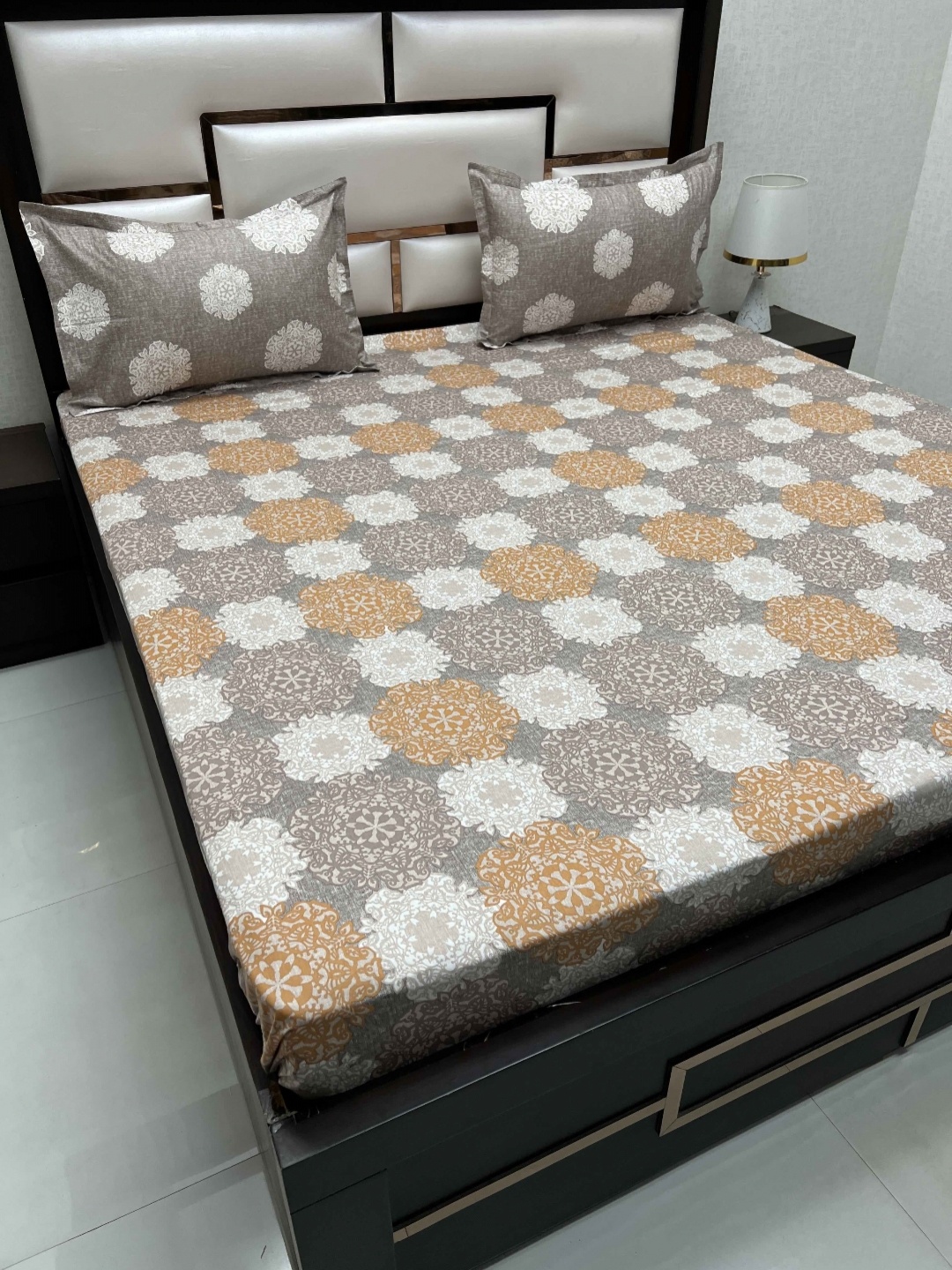 

Pure Decor Lifestyle Brown Ethnic Motifs 330 TC Cotton King Bedsheet & 2 Pillow Covers
