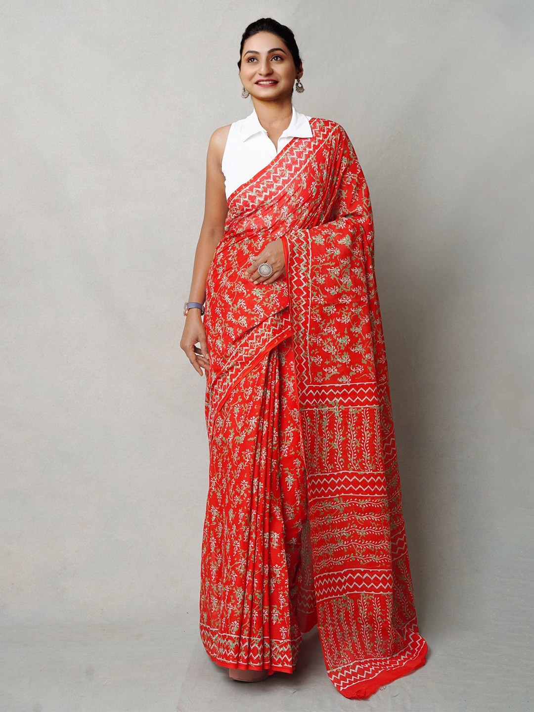 

Unnati Silks Ethnic Motifs Pure Cotton Handloom Block Print Saree, Red