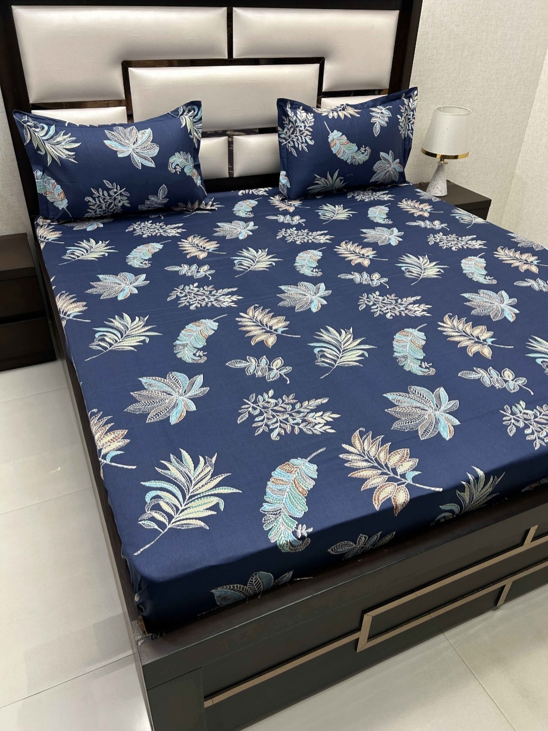 

Pure Decor Blue Floral Printed 240 TC Pure Cotton Super King Bedsheet & 2 Pillow Covers