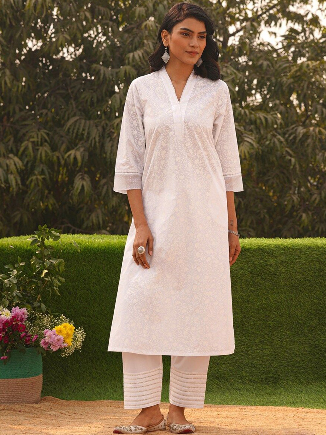 

JAYPORE Floral Printed V-Neck Pure Cotton Straight Kurta, White