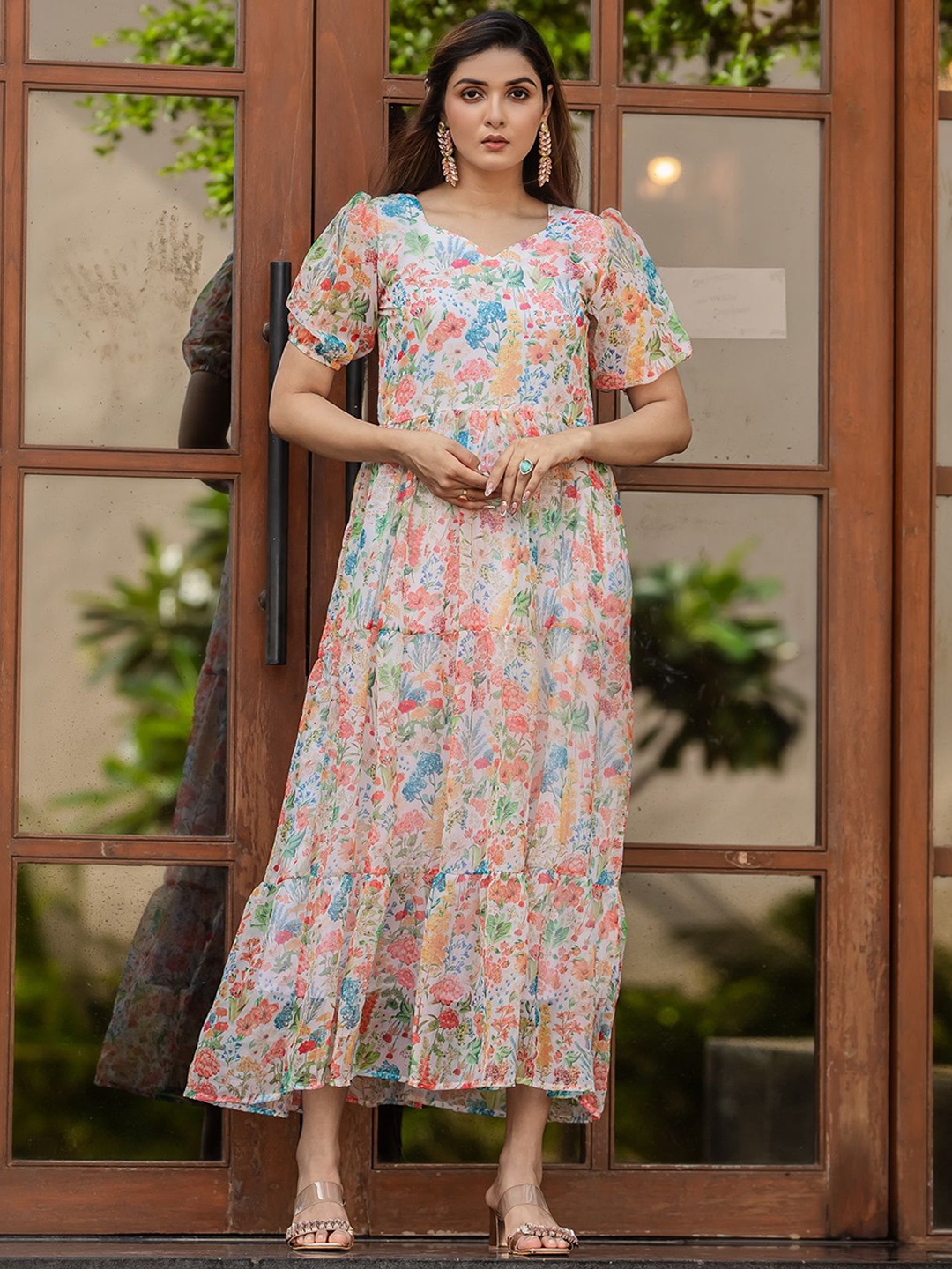 

Ekta Textiles Floral Printed Sweetheart Neck Georgette Maxi Ethnic Dresses, White