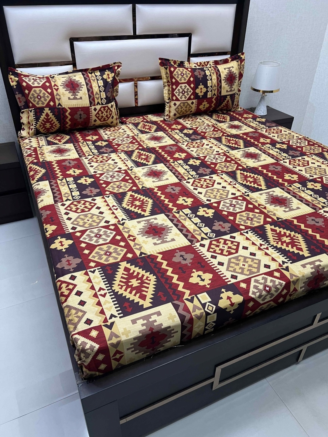 

Pure Decor Velar Sib Red Ethnic Motifs 240 TC Pure Cotton King Bedsheet & 2 Pillow Covers