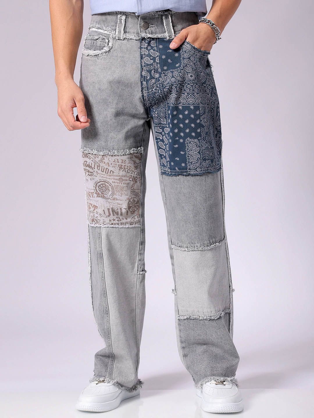 

The Indian Garage Co Men Relaxed Fit Mildly Distressed Heavy Fade Jeans, Grey