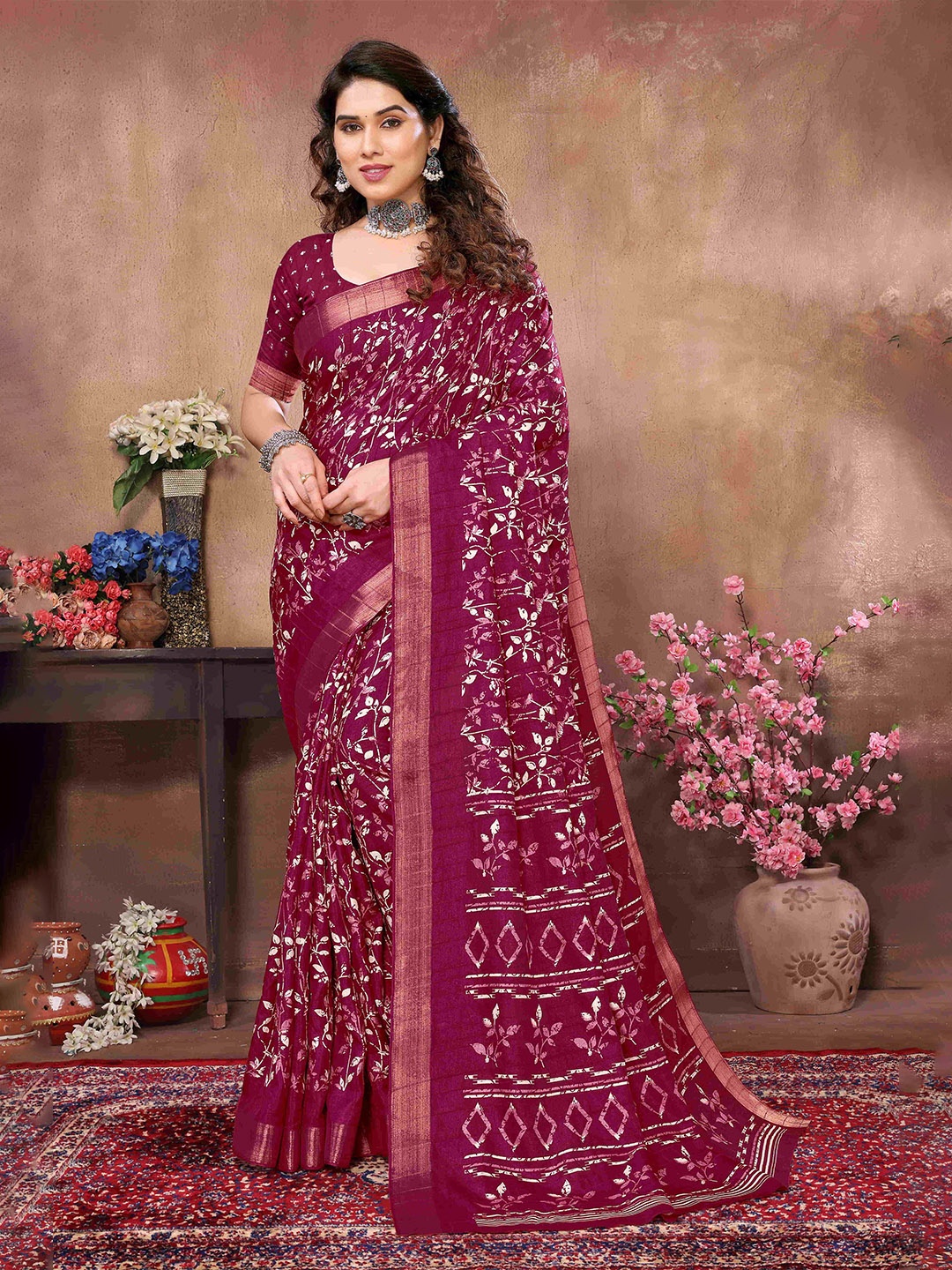 

sareyavella Floral Printed Woven Design Maheshwari Saree, Maroon
