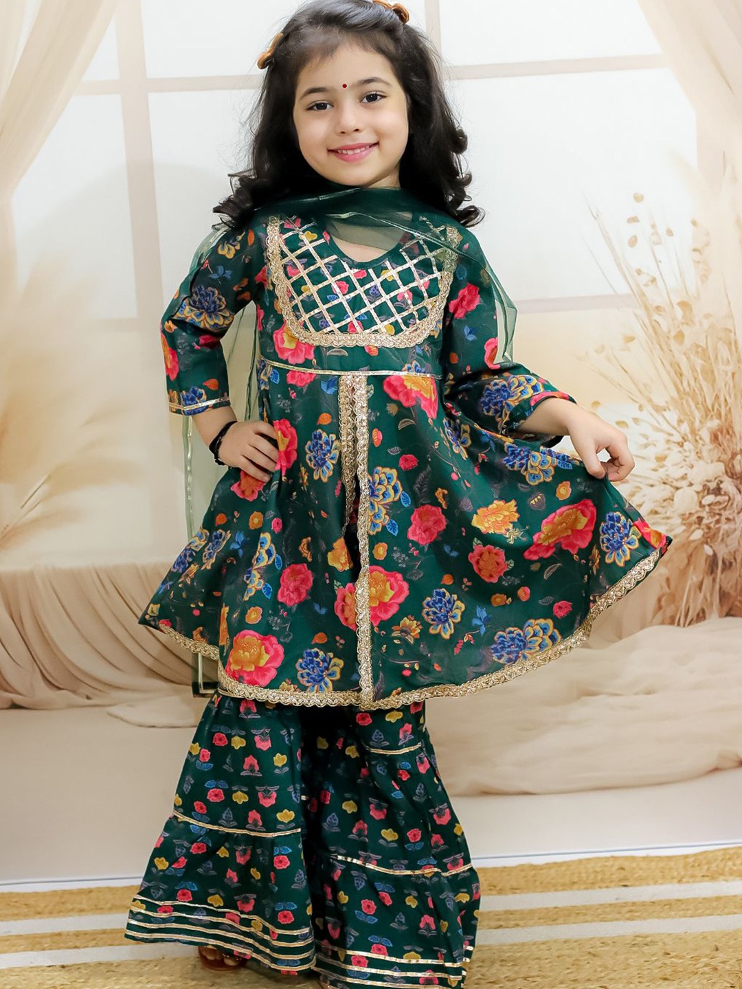 

BownBee Girls Floral Printed Gotta patti Pure Cotton Anarkali Kurta & Sharara With Dupatta, Green
