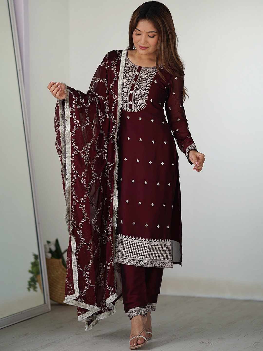 

Fusionic Wmen Floral Embroidered Regular Sequinned Pure Silk Kurta with Trousers & Dupatta, Burgundy