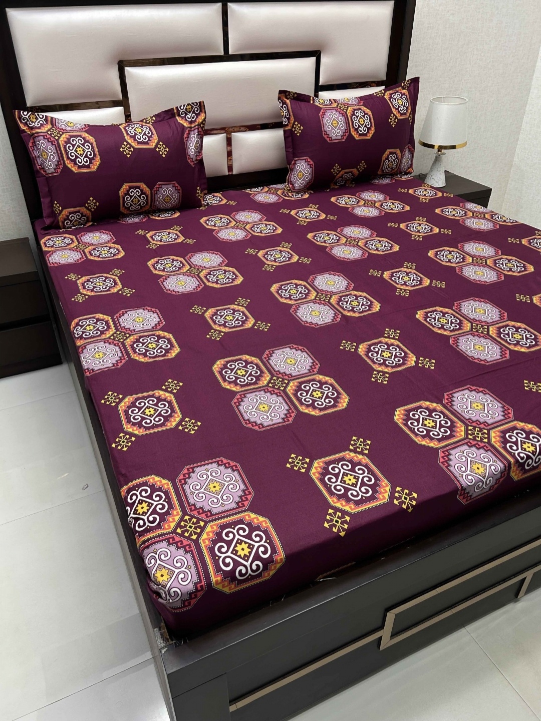 

Pure Decor Purple & Orange Pinted 300 TC Pure Cotton Super King Bedsheet & 2 Pillow Covers