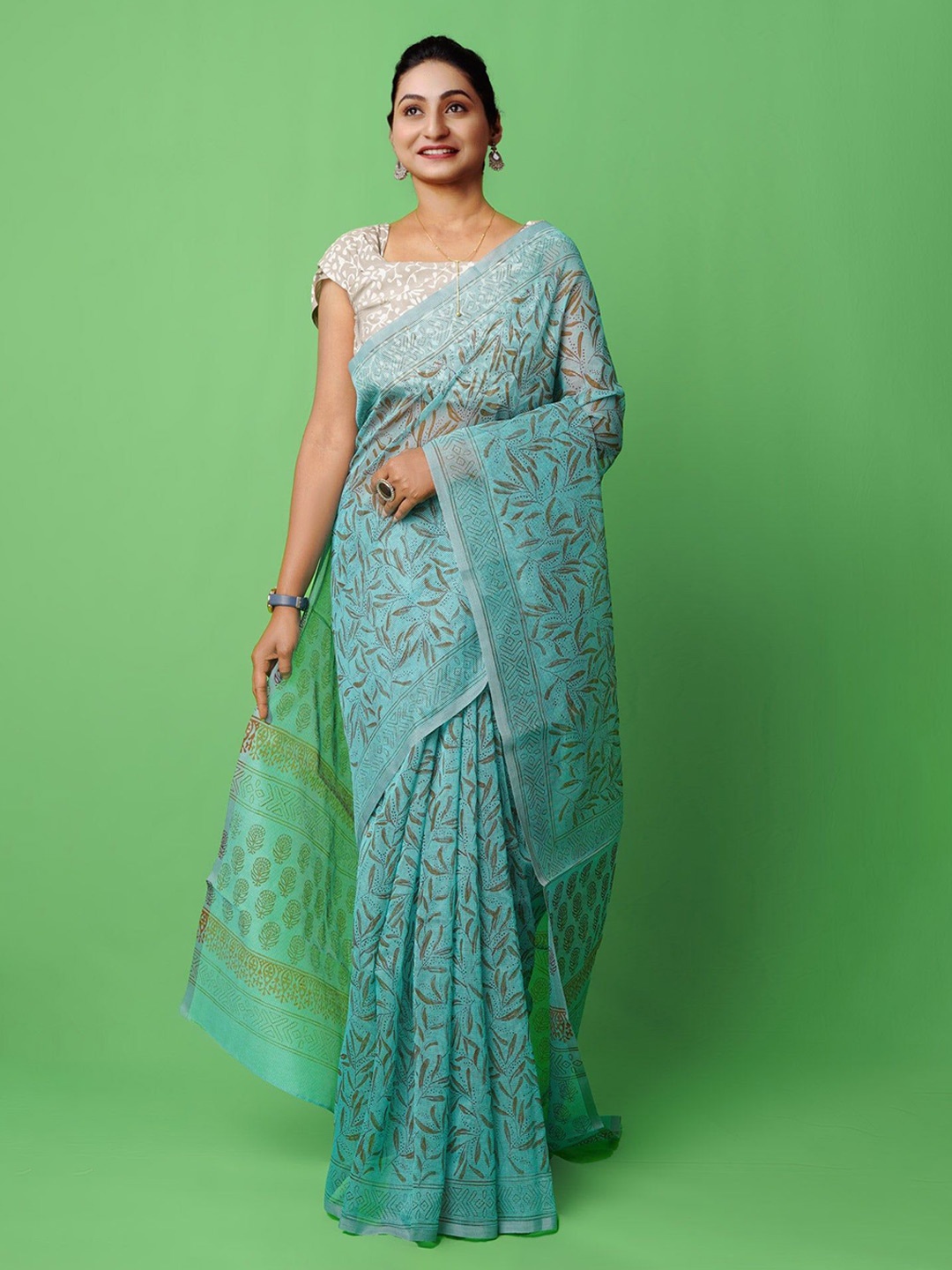 

Unnati Silks Ethnic Motifs Supernet Handloom Block Print Saree, Green