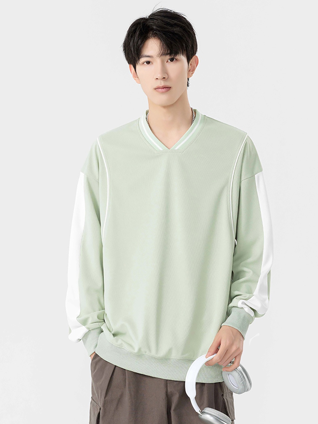 

StyleCast x Revolte Men V-Neck Solid Sweatshirt, Green