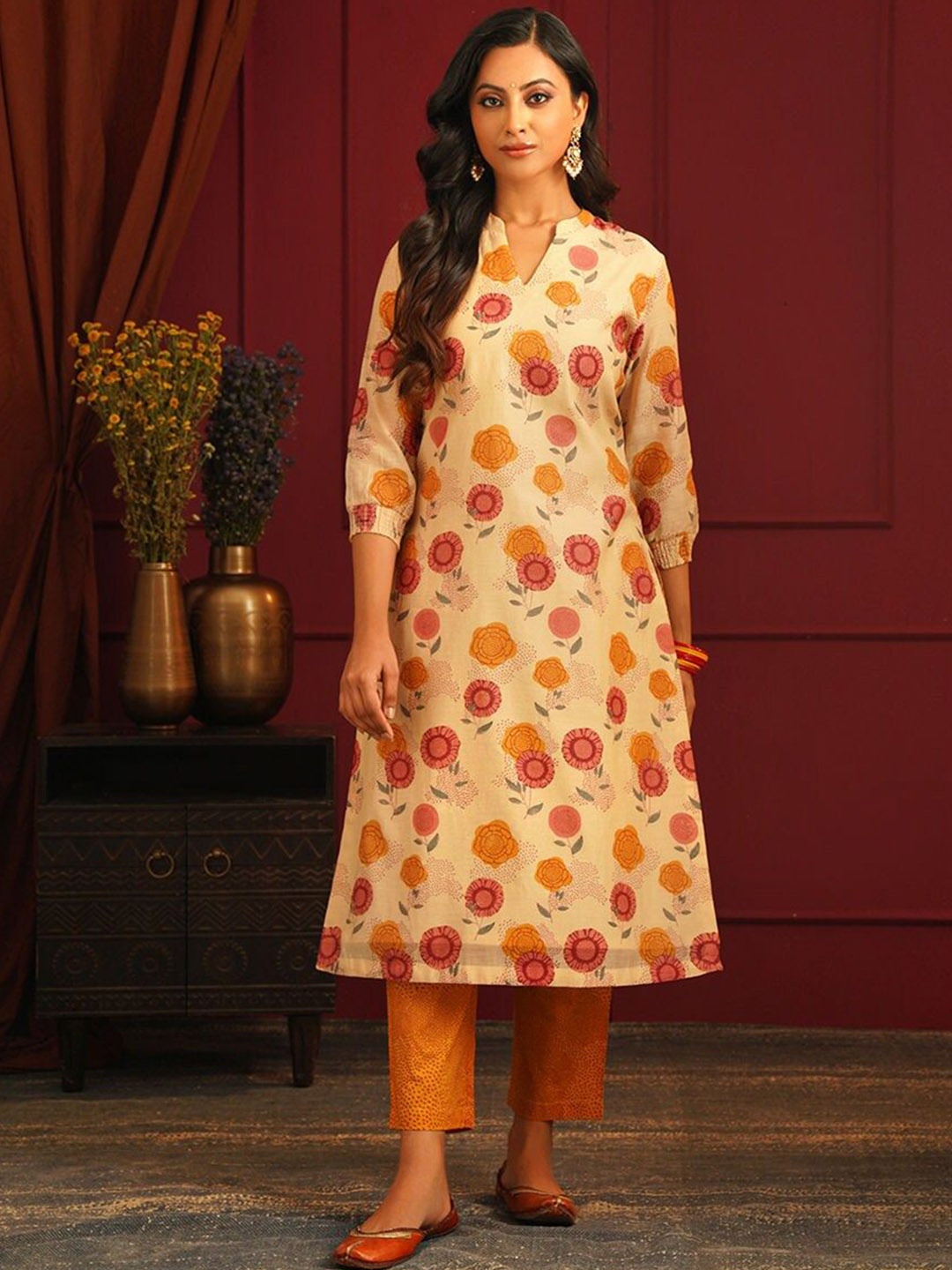 

JAYPORE Floral Printed Mandarin Collar Straight Kurta, Beige