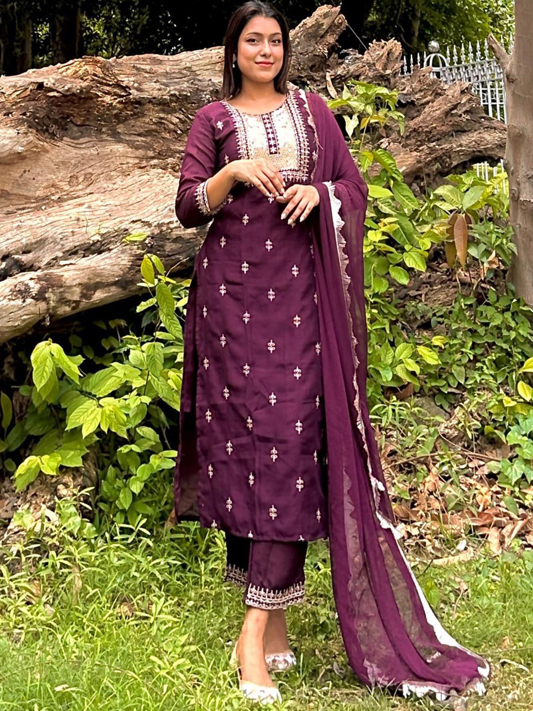 

VredeVogel Floral Embroidered Thread Work Straight Kurta With Trousers & Dupatta, Purple