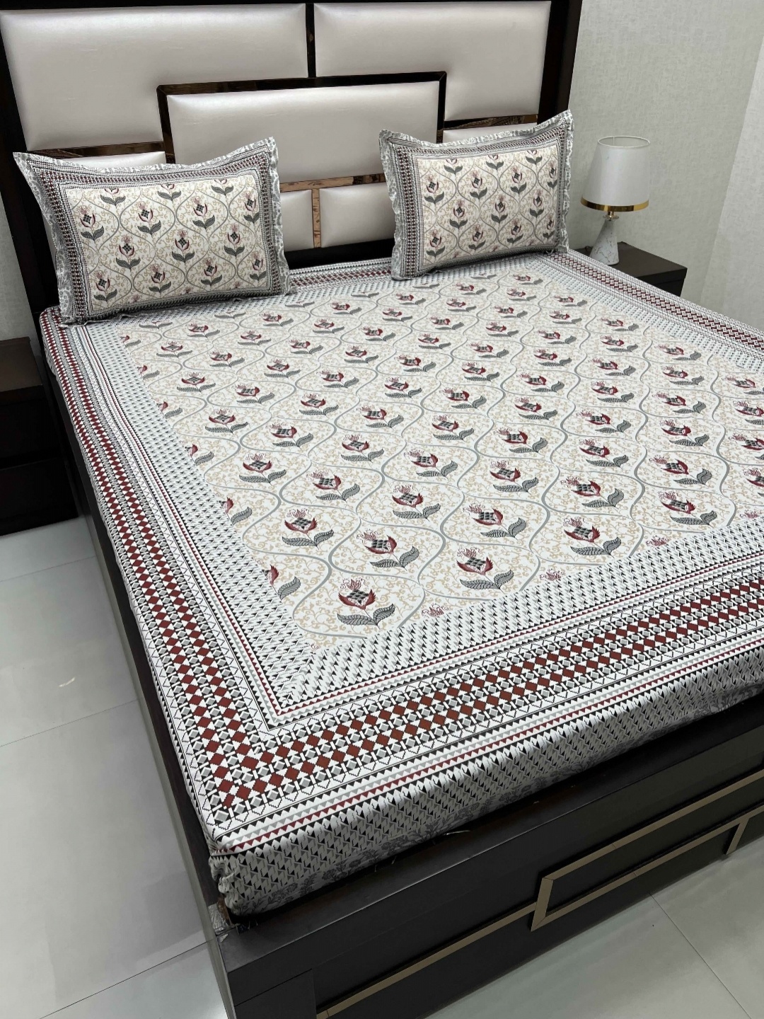 

Pure Decor Lifestyle Beige Ethnic Motifs 330 TC Pure Cotton King Bedsheet & Pillow Covers