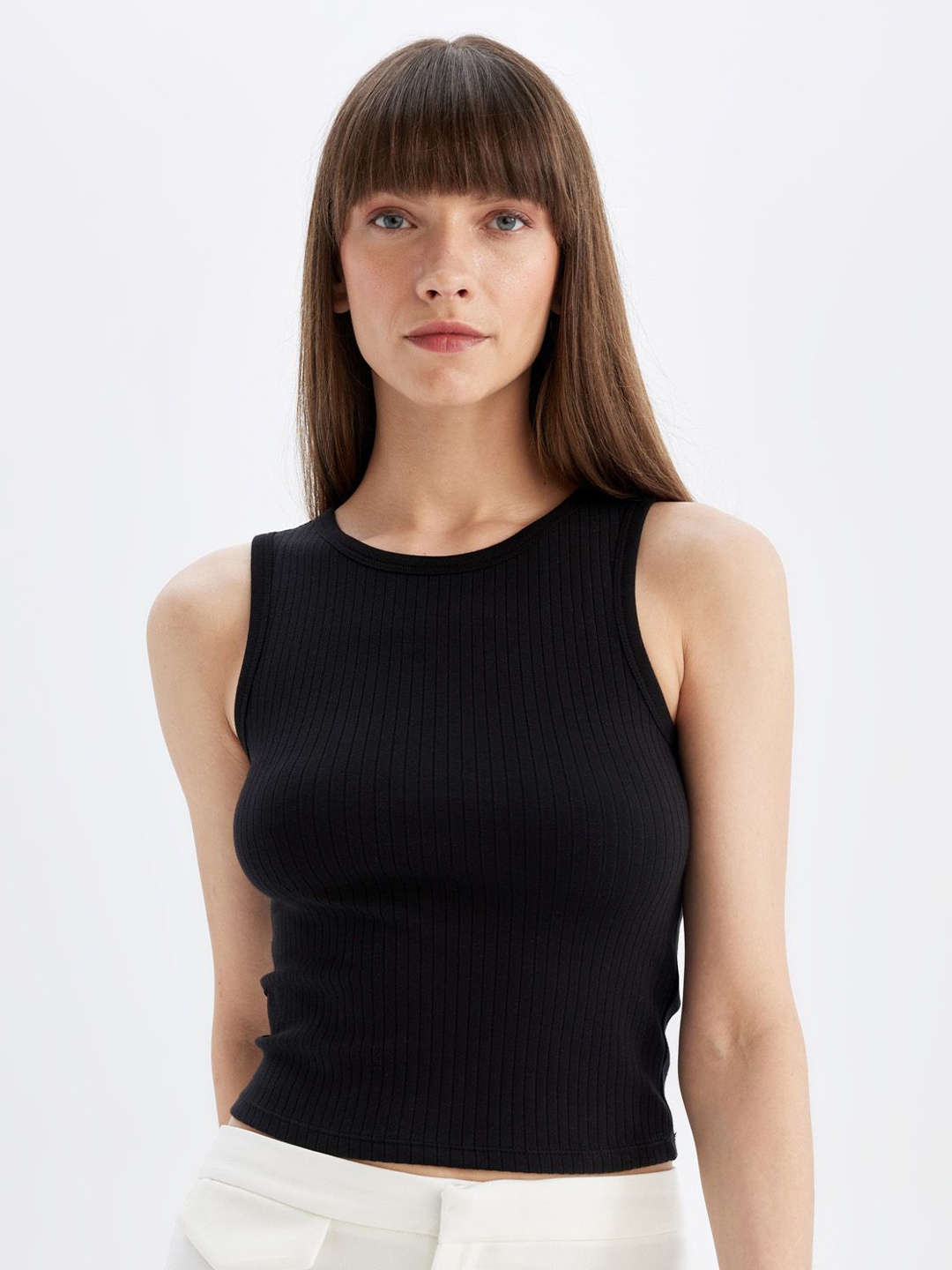 

DeFacto Women Solid Round Neck Cotton Top, Black