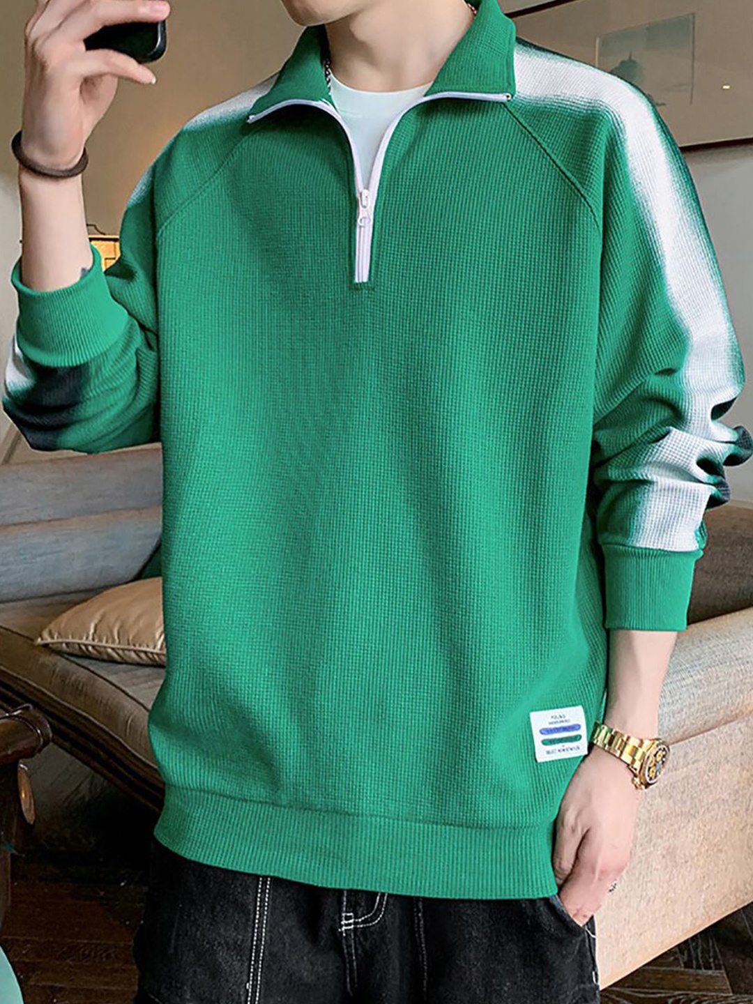 

StyleCast x Revolte Men Colourblocked Sweatshirt, Green