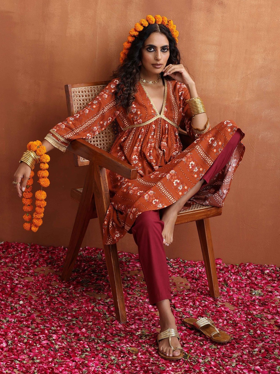 

trueBrowns Floral Printed Anarkali Tunic With Trousers, Orange