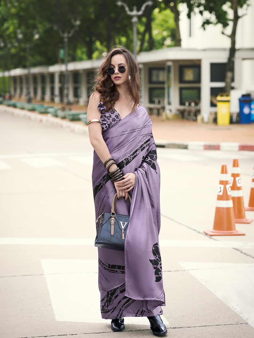 

DIVASTRI Satin Designer Saree, Purple