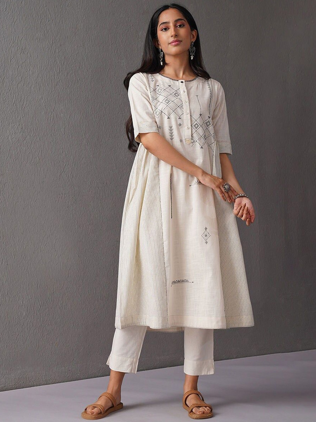

JAYPORE Ethnic Motifs Embroidered Thread Work Cotton A-Line Kurta, White