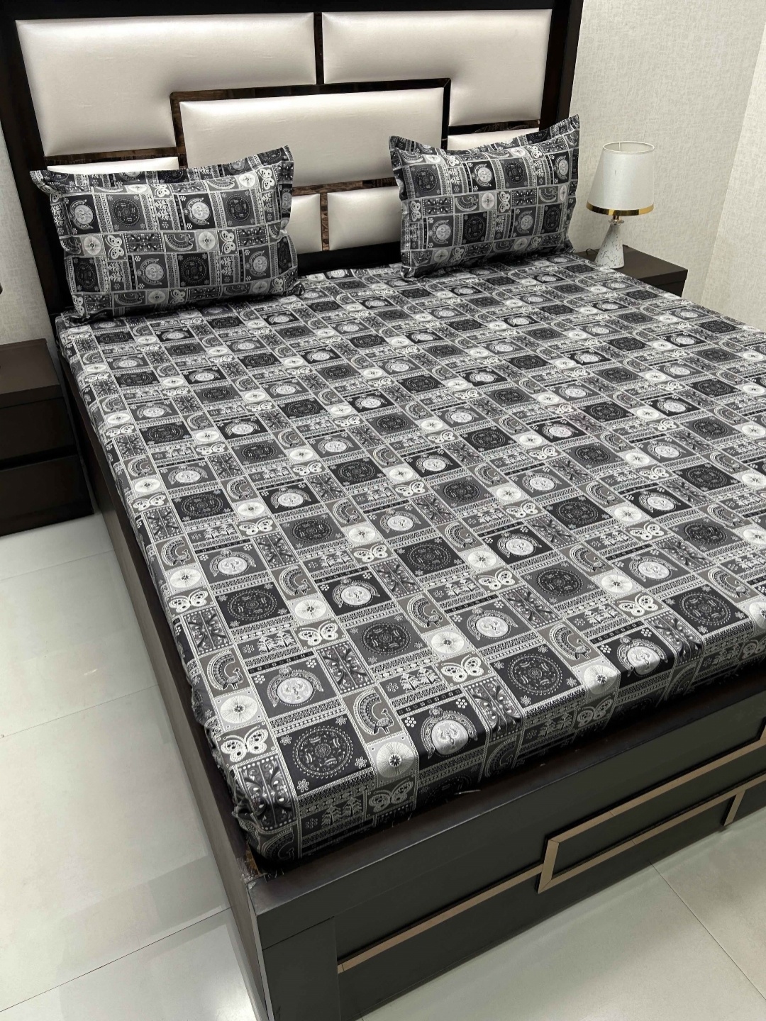 

Pure Decor Black & Grey Printed 330 TC Pure Cotton King Bedsheet with 2 Pillow Covers