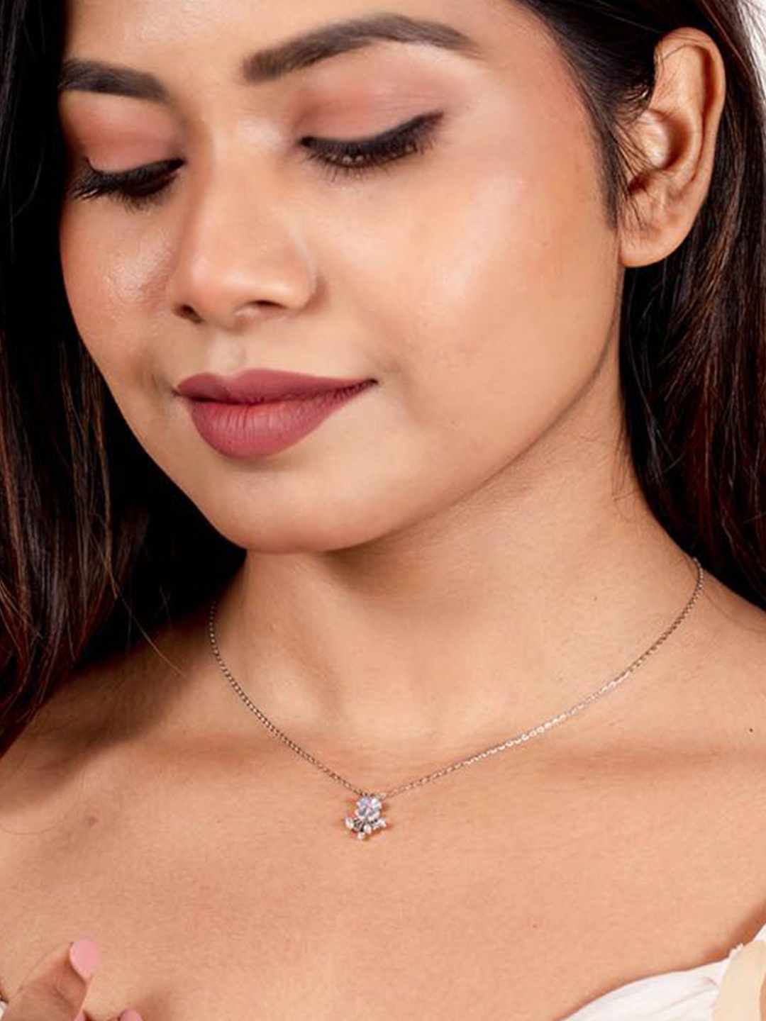 

SILBERRY 925 Silver Floral Pendant With Chain