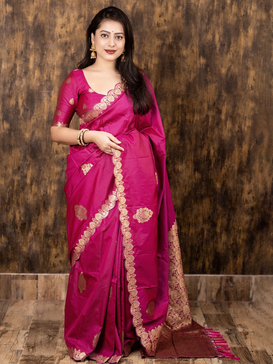 

Mitera Woven Design Zari Saree, Pink