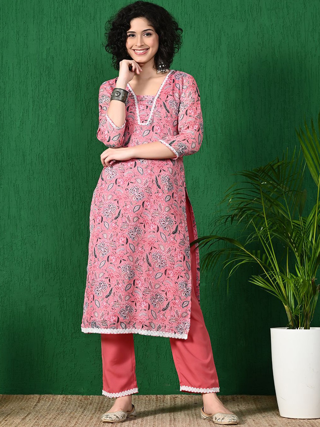 

Sangria Printed V-Neck Straight Kurta With Trouser, Pink