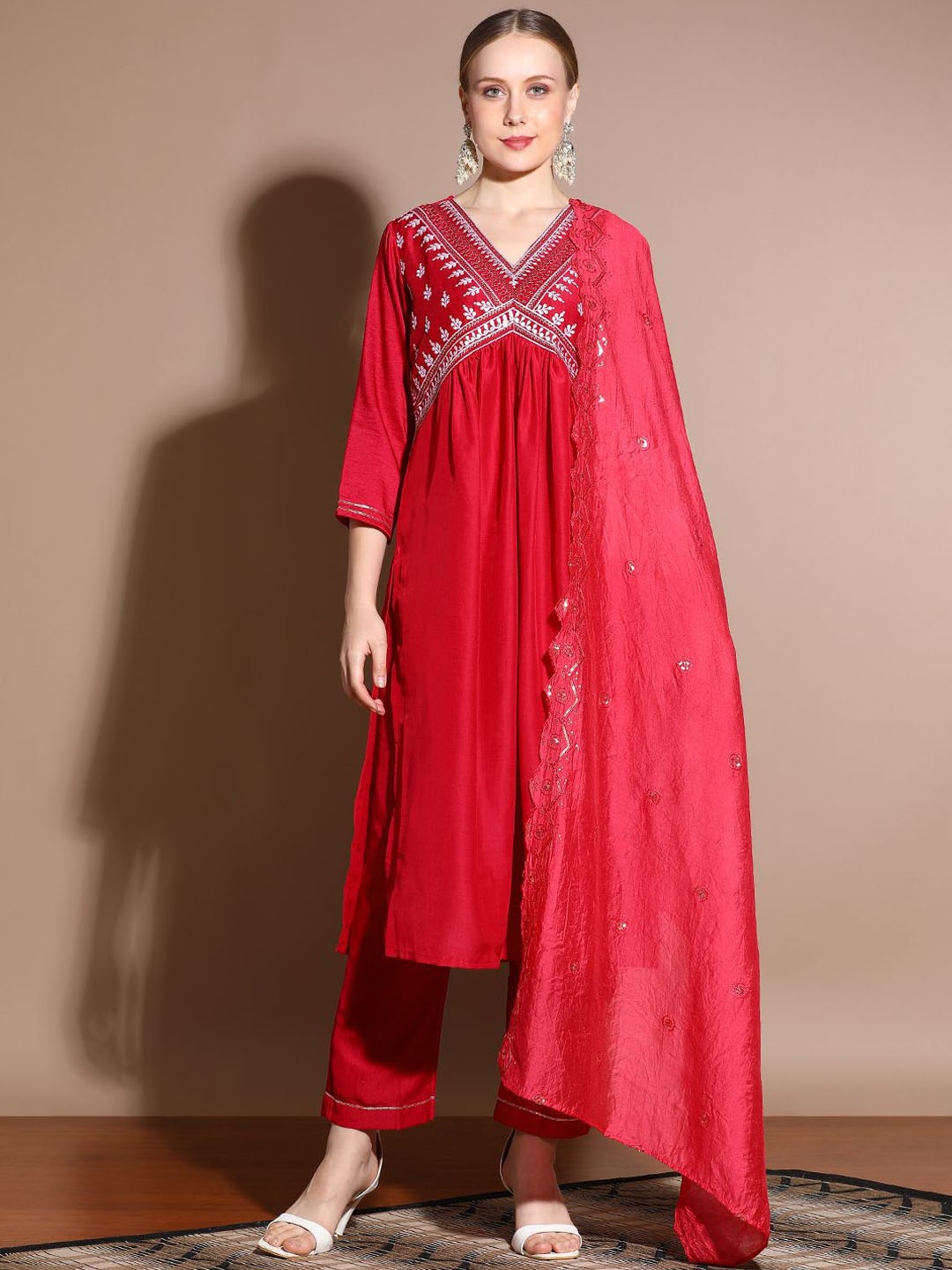 

Jaipur Kurti Velvet Solid Kurta Set With Dupatta, Red