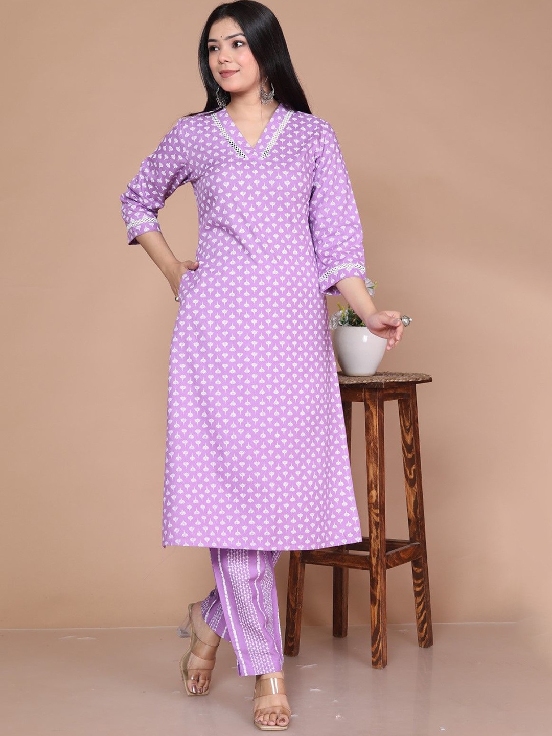 

ANTU KURTIES Floral Printed V-Neck Regular Kurta With Trouser With Dupatta, Purple