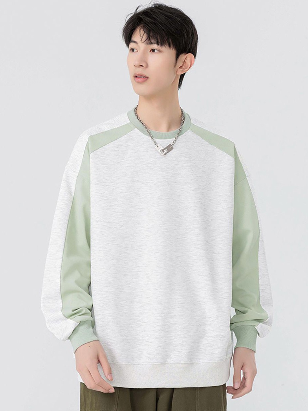 

StyleCast x Revolte Men Colourblocked Sweatshirt, Grey