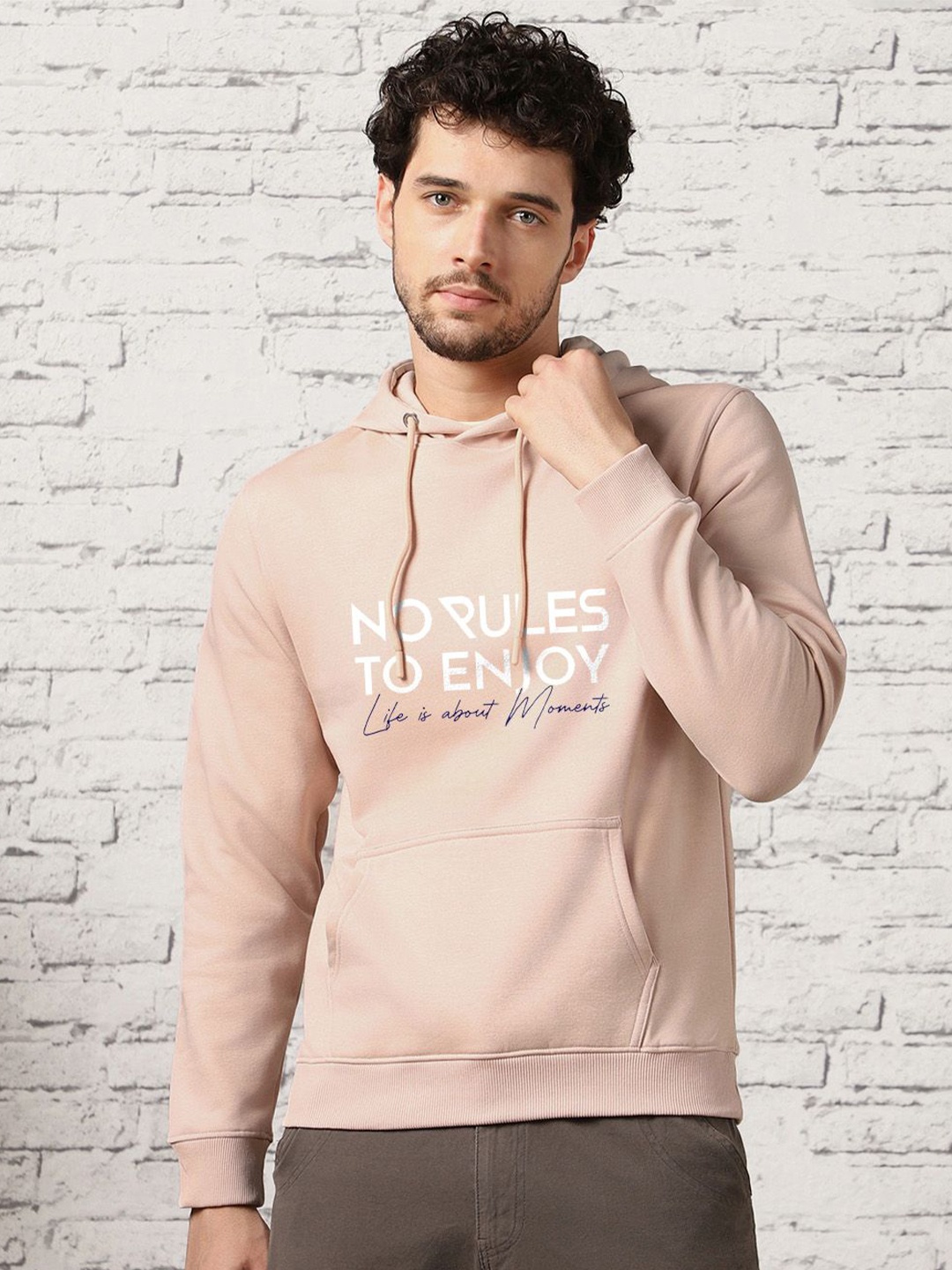 

NOBERO Men Printed Hooded Sweatshirt, Pink