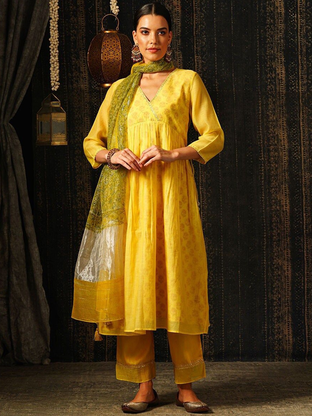 

JAYPORE Floral Printed Chikankari Anarkali Kurta, Yellow