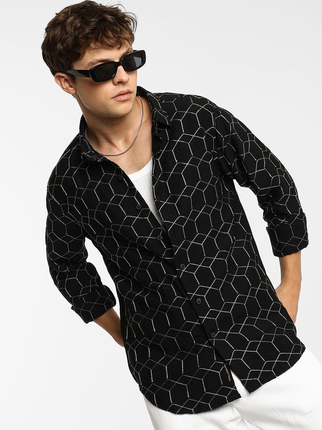 

Campus Sutra Men Comfort Spread Collar Geometric Printed Casual Shirt, Black