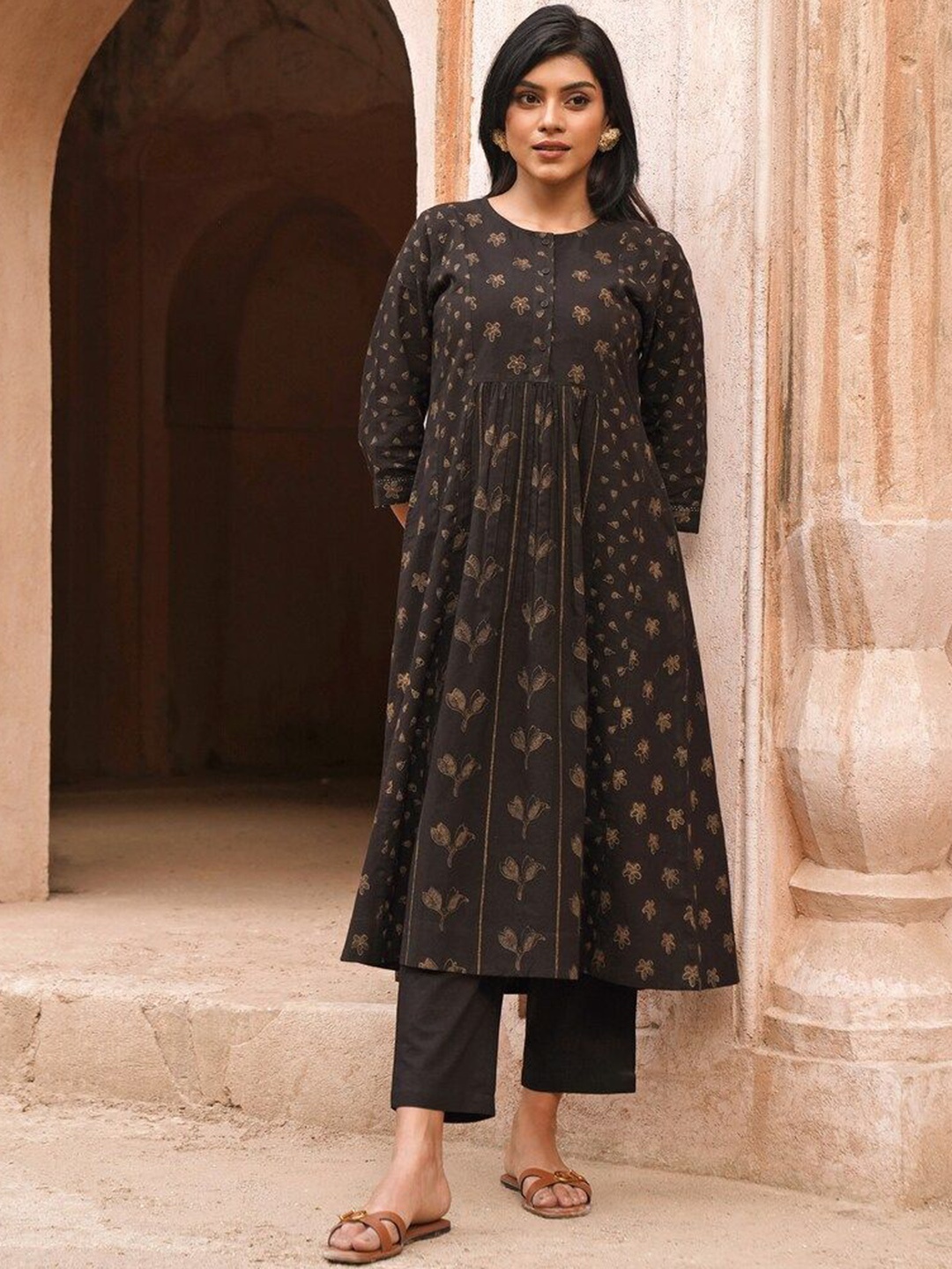 

JAYPORE Floral Printed Sequinned Pure Cotton A-Line Kurta, Black