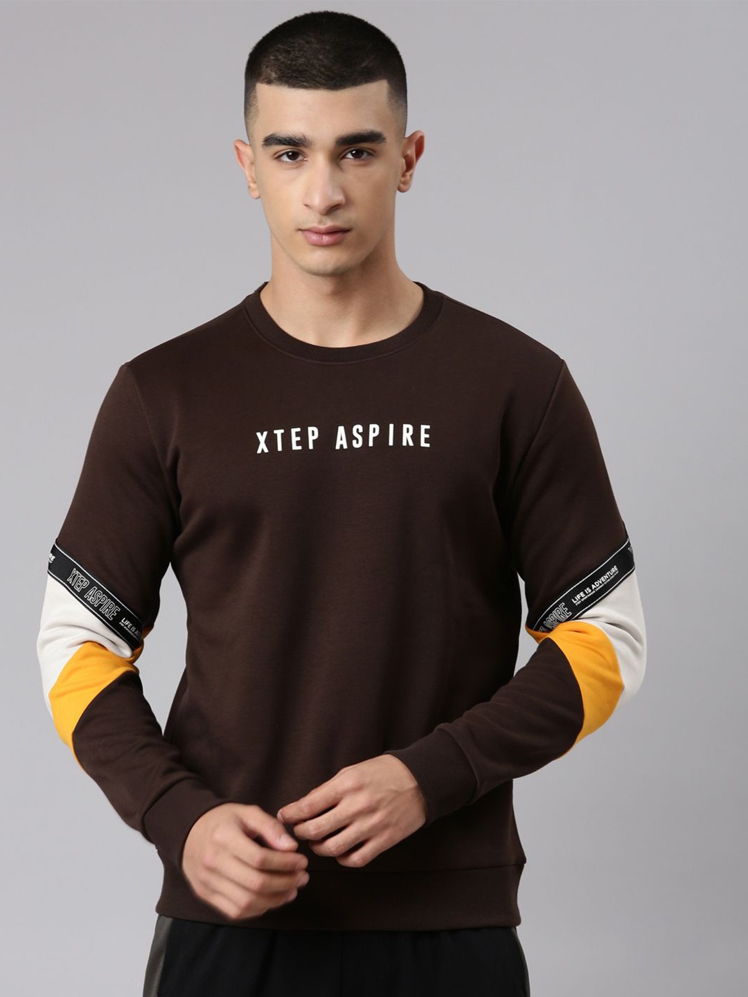 

Xtep Men Sweatshirt, Brown