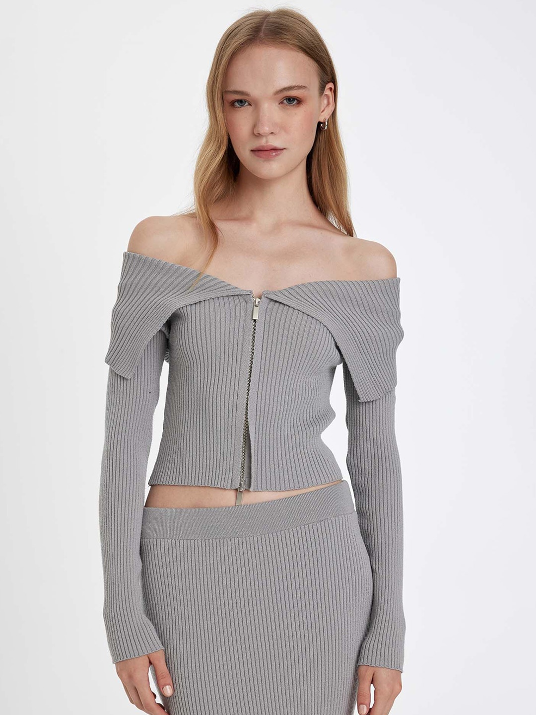 

DeFacto Women Striped Off-Shoulder Crop Sweaters, Grey