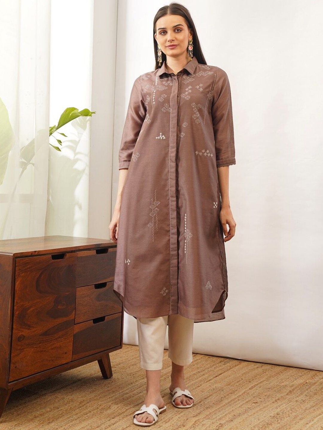 

JAYPORE Floral Embroidered Shirt Collar Cotton Silk A-Line Kurta, Mauve