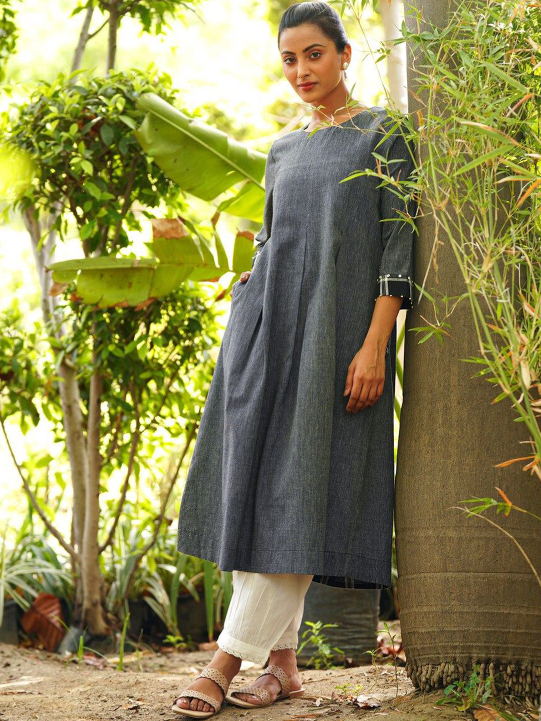 

JAYPORE Beads & Stones Round Neck A Line Kurta, Black